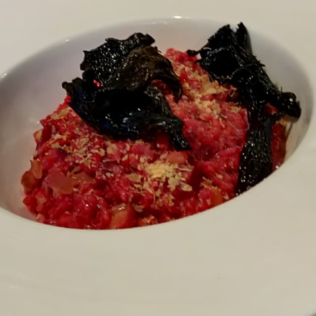 Photo du plat “Risotto de remolatxa i trompetes de la mort”