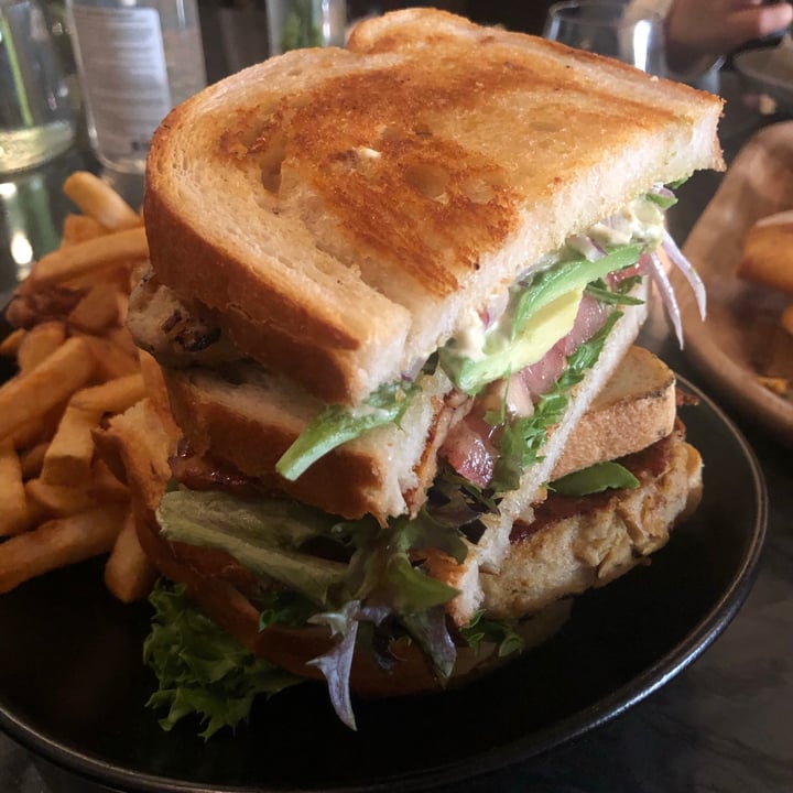 photo of The VHC Chicken Club Sandwich shared by @ironicallyhamm on  03 Nov 2020 - review