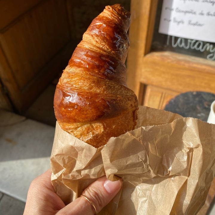 photo of Nabucco Obrador Vegetarià Croissant vegano shared by @giuliadini on  07 Apr 2022 - review