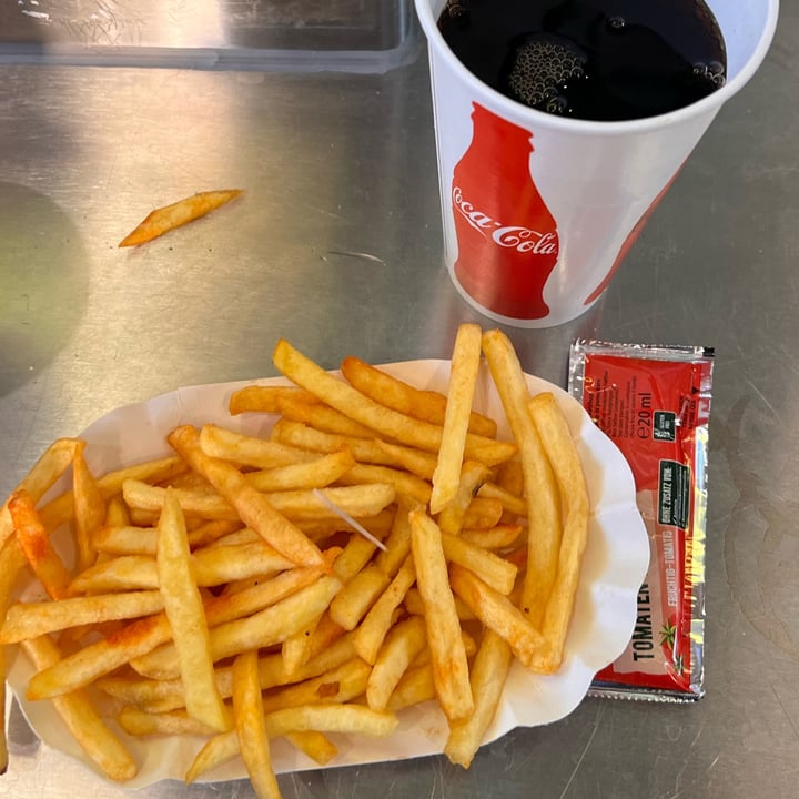 photo of FohlenSportsbar fries with ketchup shared by @holasoymylk on  17 Jun 2022 - review