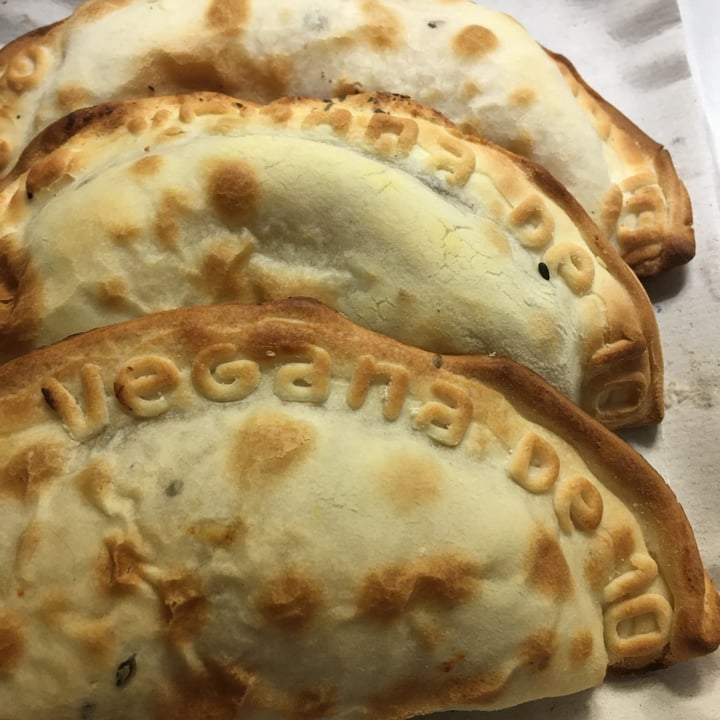 photo of Empanadas de 10 Empanada Vegana De Jamón Y Queso shared by @aalmaborghi on  30 Jun 2021 - review