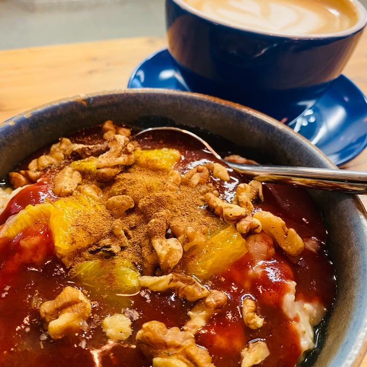 photo of Café Haferkater, Dresden Altstadt Pflaumenkater Porridge shared by @dalcorie on  31 Oct 2021 - review