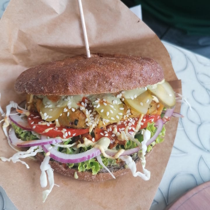 photo of Public & Vegan Kitchen Bled club burger shared by @micheladallavalle on  12 Aug 2022 - review