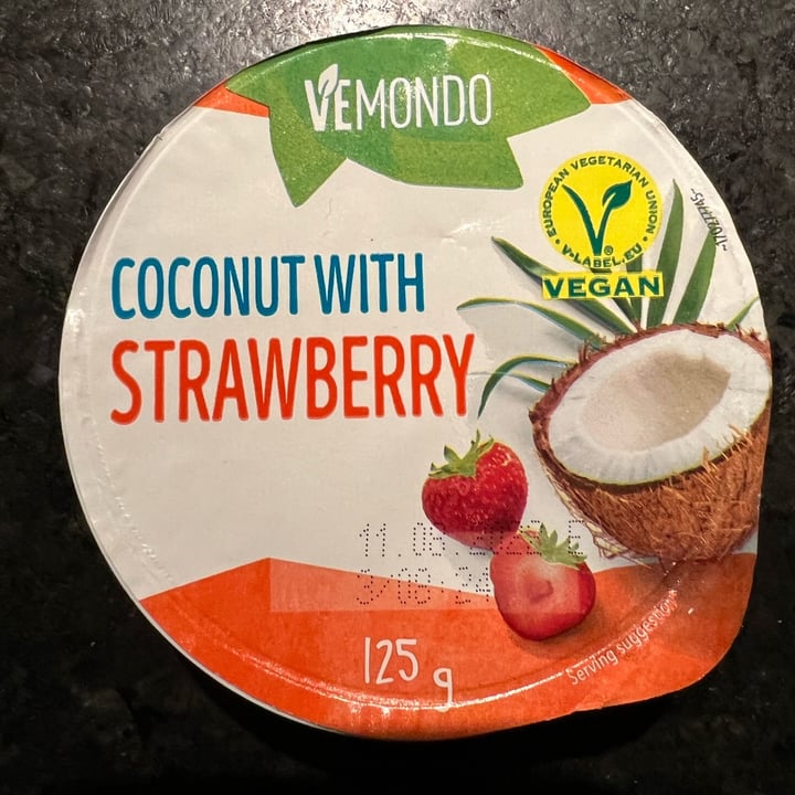 review photo of Vemondo Bio coconut with strawberry shared by @danielasouza on 24 Nov 2022 - review