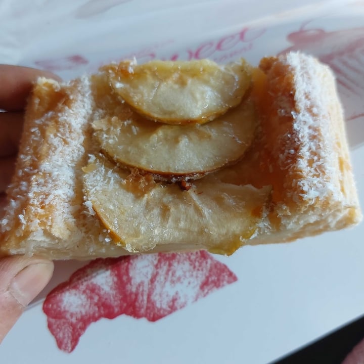 photo of Panadería Sweet factura con manzana shared by @titarruski10 on  28 Aug 2022 - review