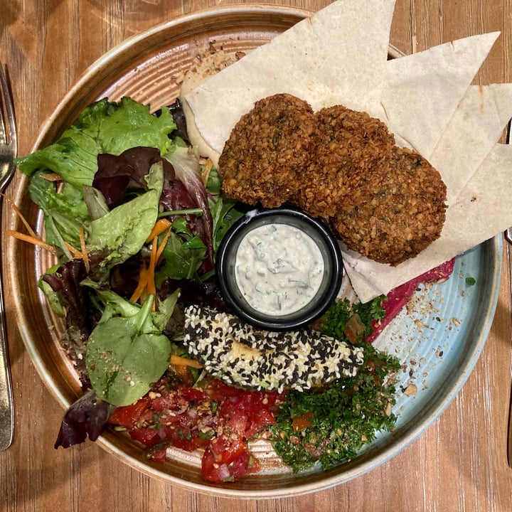 photo of Genius Central Singapore Falafel Bowl shared by @unclenorton on  09 Jun 2022 - review