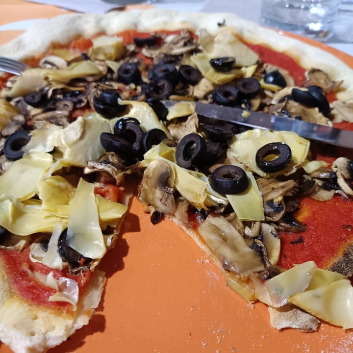 photo of Pizzeria Bar Doppio Zero pizza Carciofi Olive e Funghi shared by @violetcarmen on  16 Jul 2022 - review