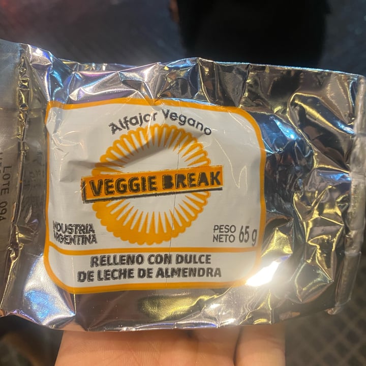 photo of Veggie Break Alfajor Vegano Relleno con Dulce de Leche de Almendra shared by @zahatravi on  12 Apr 2022 - review
