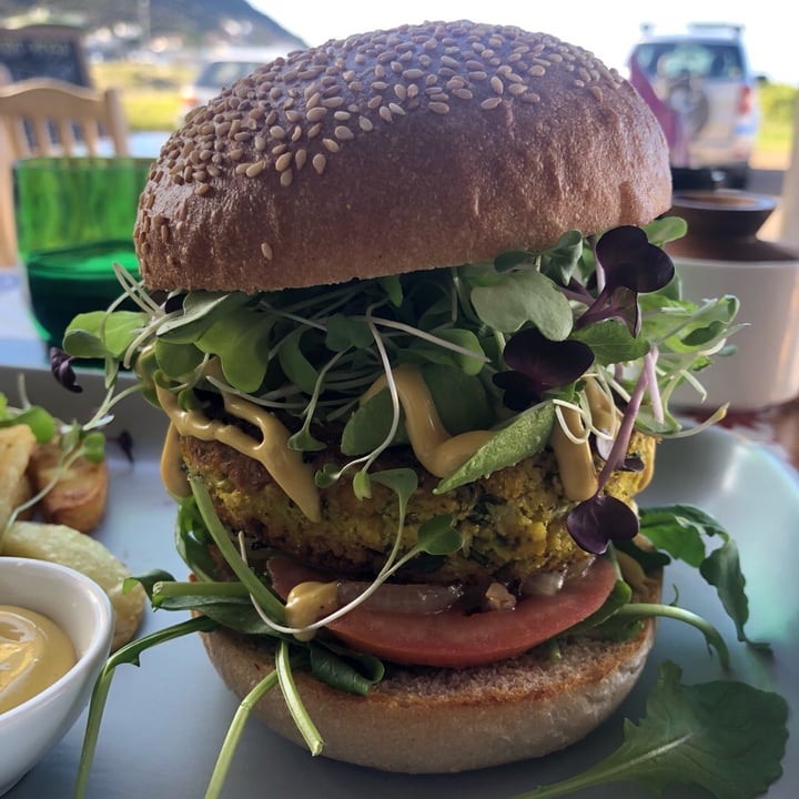 photo of Blended Health Cafe & Catering Veggie Deluxe Burger shared by @capetownmatt on  28 Aug 2019 - review