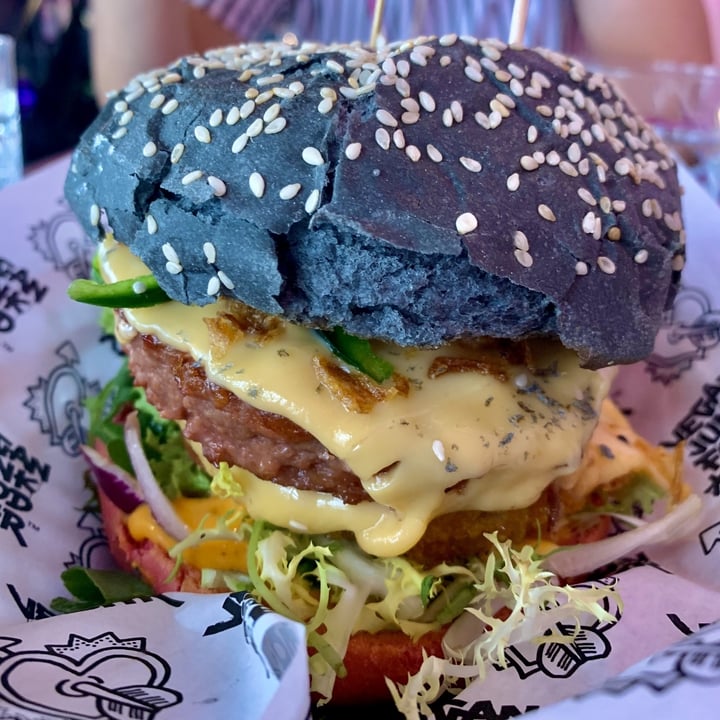 photo of Vegan Junk Food Bar Big daddy burger shared by @jamie371993 on  26 Aug 2020 - review