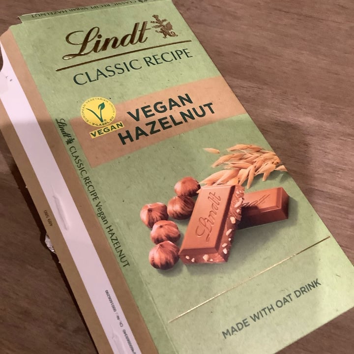 review photo of Lindt Classic Recipe Vegan Hazelnut (Receta Original Avellanas) shared by @aed35 on 06 Nov 2022 - review