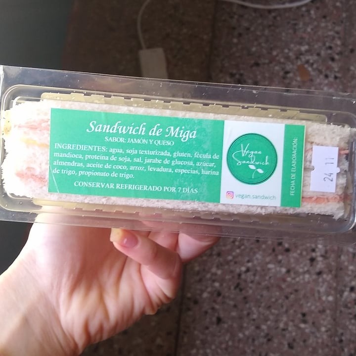 photo of Vegan Sandwich Sandwich de miga shared by @ailiind on  04 Dec 2020 - review