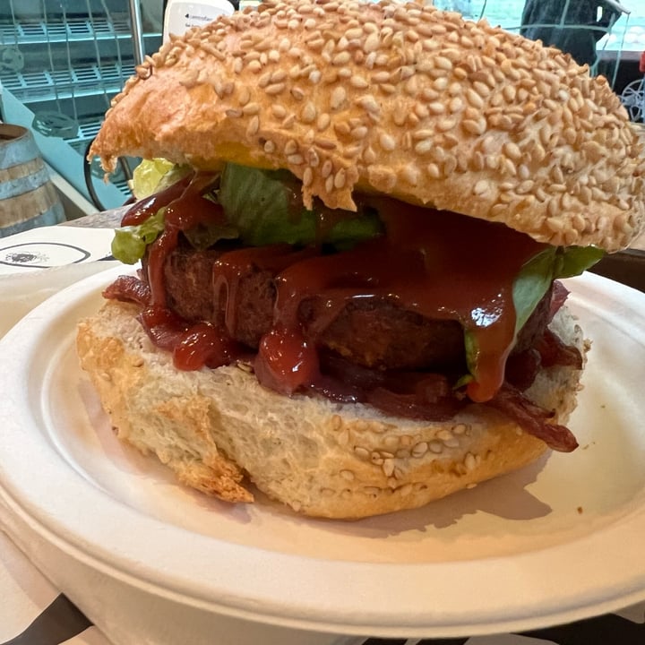 photo of Veg&Veg Burger USA shared by @samrumble95 on  15 Nov 2022 - review