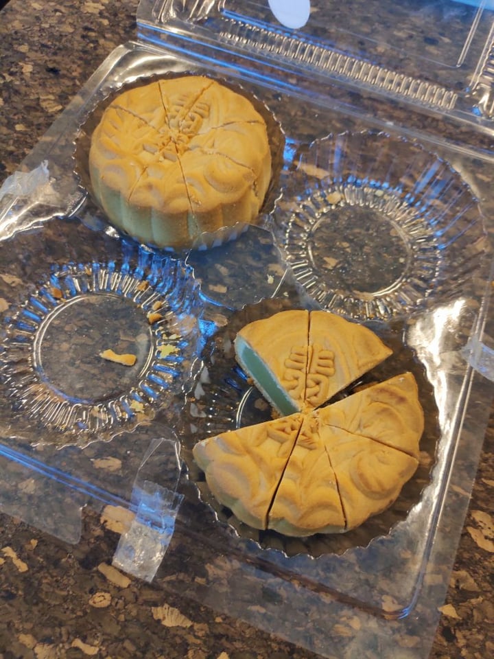 photo of Dongshan Eastern Highland Healthy Cake House Baked Pandan Mooncake shared by @simhazel on  23 Aug 2019 - review