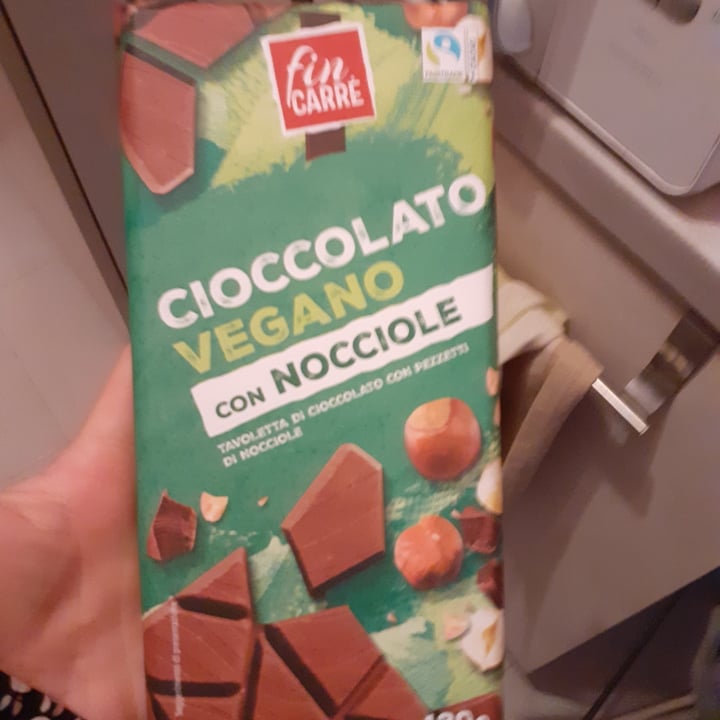 photo of Fin Carré Cioccolato vegano con nocciole shared by @maura1982 on  11 Dec 2022 - review