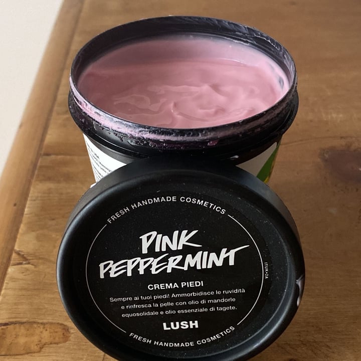review photo of LUSH Fresh Handmade Cosmetics Crema piedi Peppermint shared by @seitan1 on 05 May 2022 - review