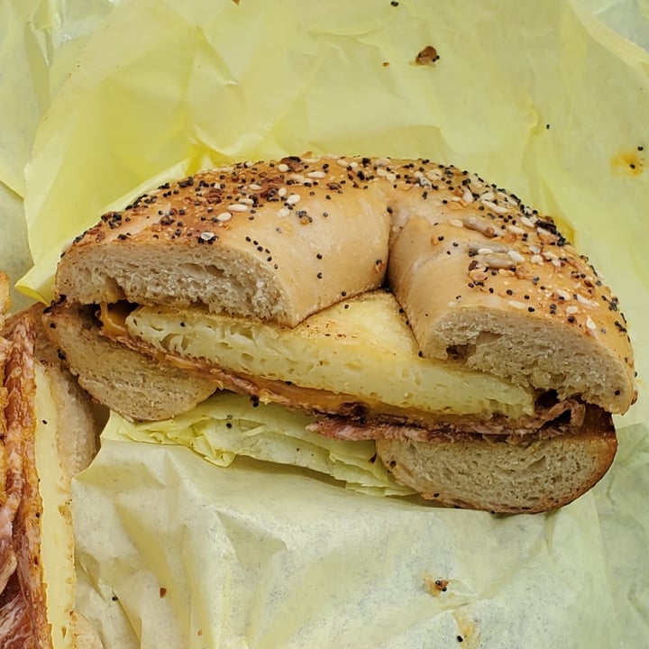 photo of Ben & Esther's Bagels and Deli Egg, cheese and bacon bagel sandwich shared by @brtjohns on  30 Oct 2021 - review
