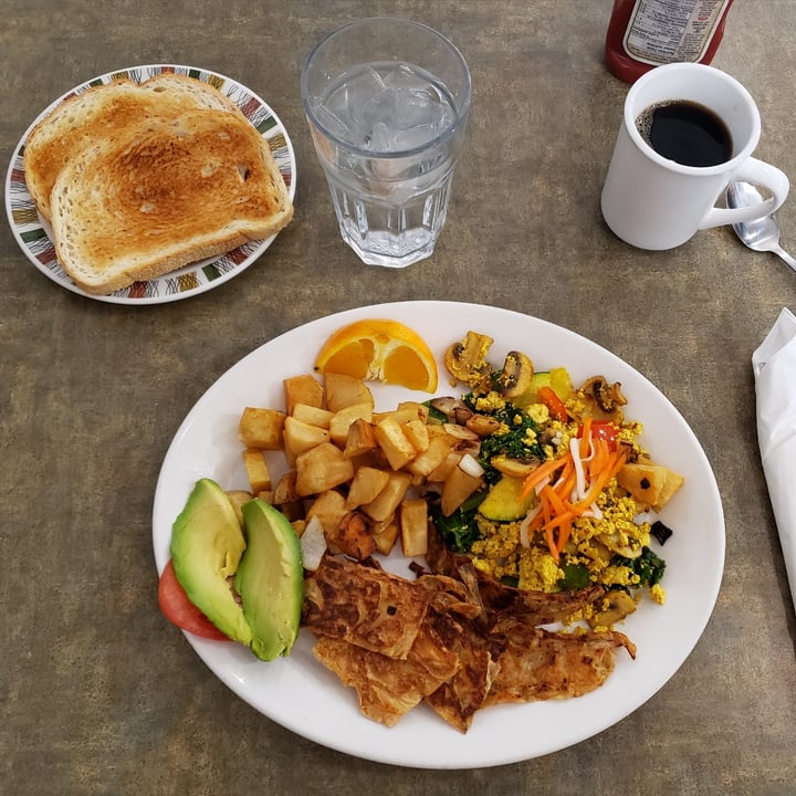 photo of Friends & Neighbors Cafe Vegan Farmers Skillet Breakfast shared by @onerealkewlguy on  14 Feb 2021 - review