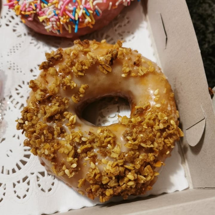 photo of Hulis Donuts Apple Crumble Donut shared by @viiathevegan on  09 Aug 2021 - review