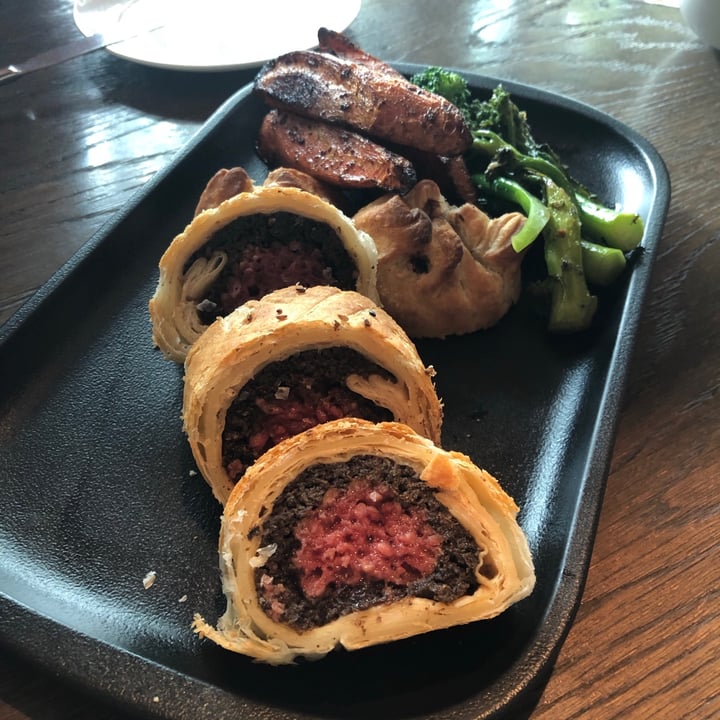 review photo of Bread Street Kitchen Singapore Impossible Wellington shared by @aishahalattas on 01 Mar 2021 - review