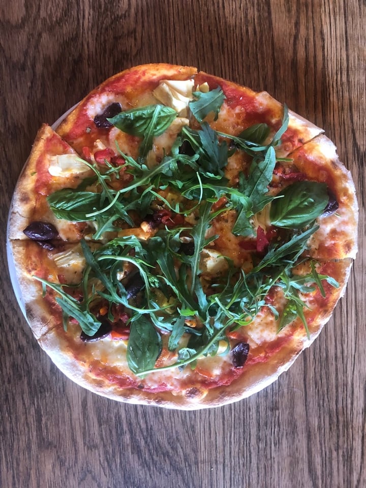 photo of Doppio Zero Vegiteranean pizza shared by @chlo17chappell on  22 Nov 2019 - review