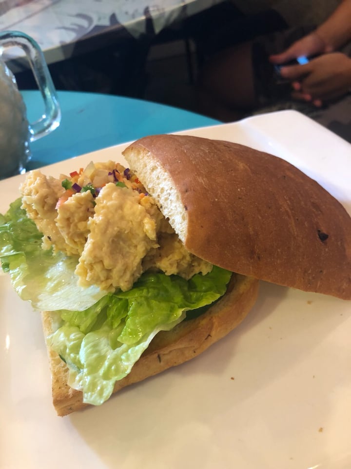 photo of Well Dressed Salad Bar Chick & Mayo Sandwich shared by @healthywithakriti on  19 Dec 2019 - review