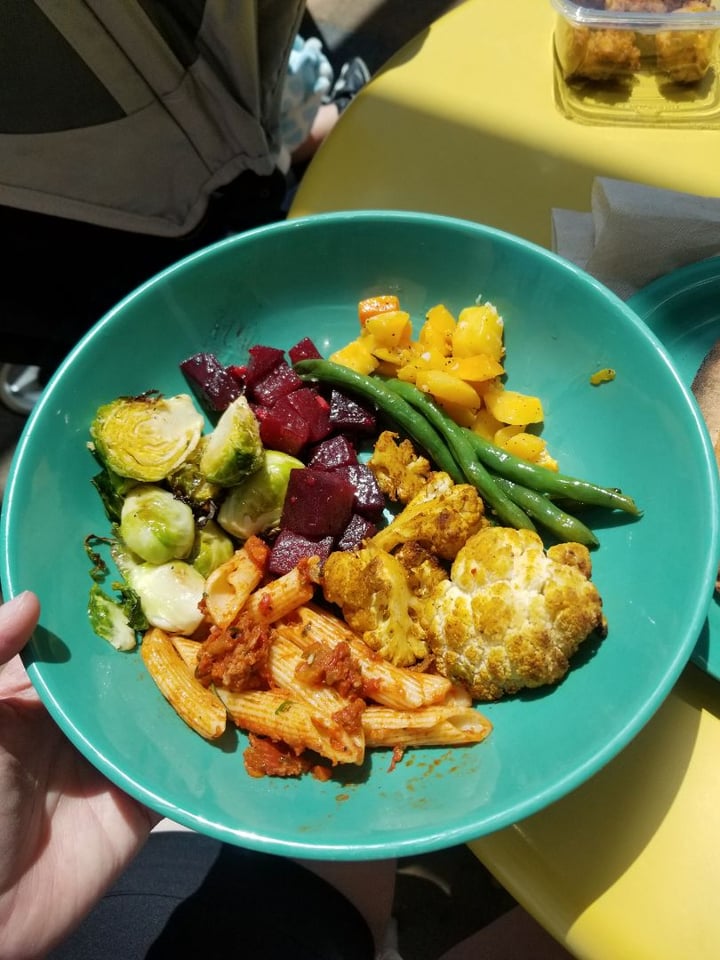 photo of Whole Foods Market Salad bar shared by @vegandyeries on  18 Jun 2018 - review