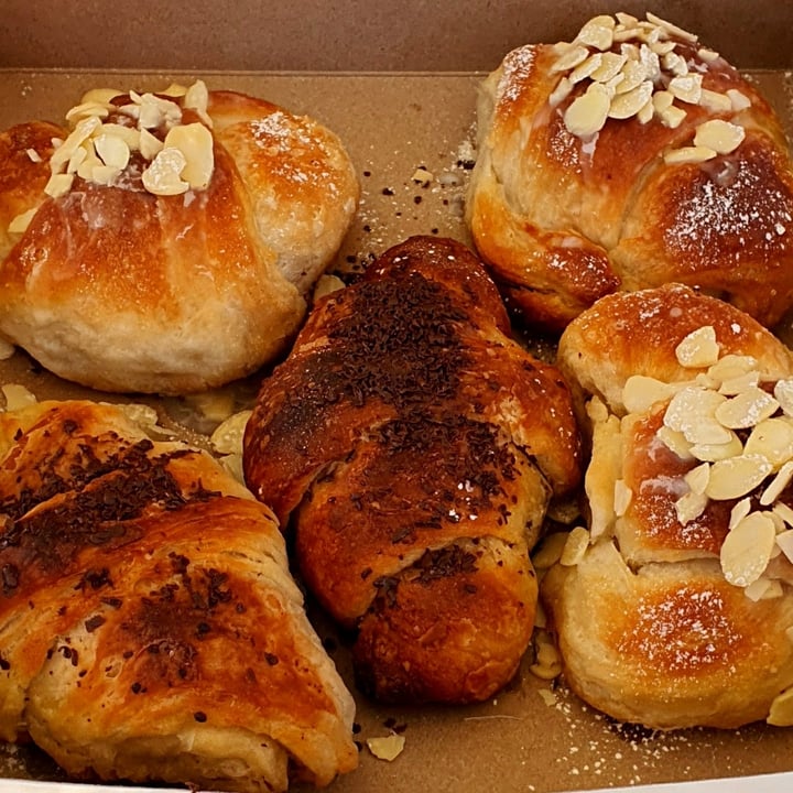 photo of Baked Blonde Baker Croissant shared by @chickpeaandmushroom on  28 Jul 2020 - review