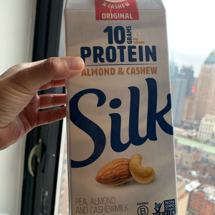 photo of Silk 10 Grams Protein Almond & Cashew shared by @anasoto on  13 Dec 2021 - review