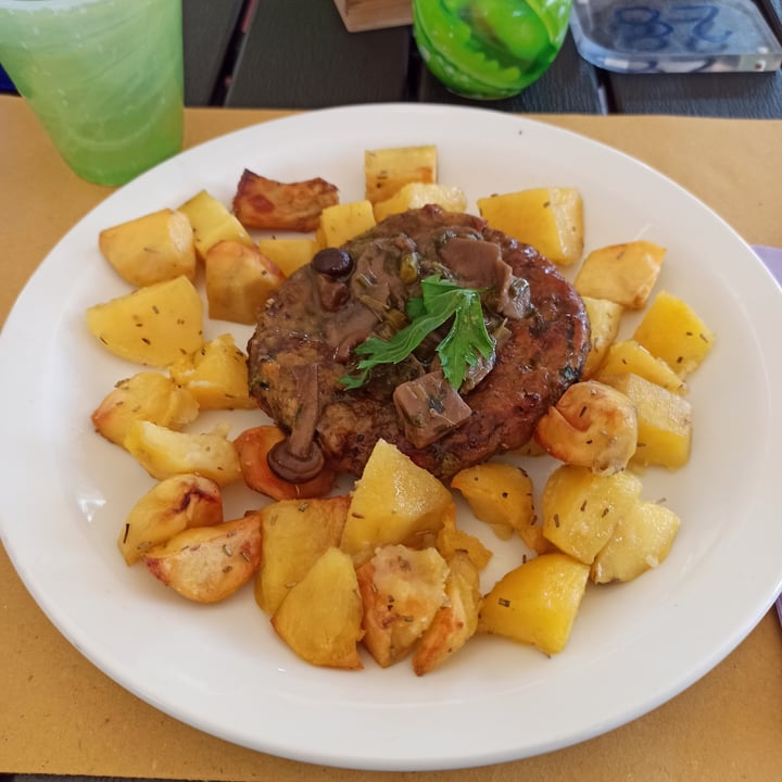 photo of Veganda Cotoletta di funghi con patate shared by @annasa on  02 Jun 2022 - review
