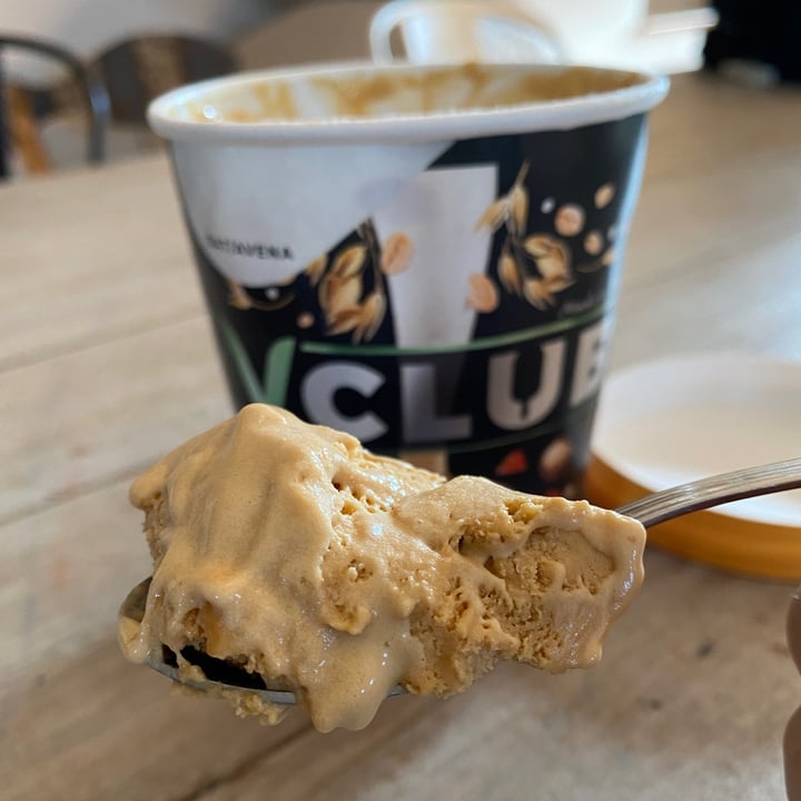 photo of VClub Gelato Macadamia E Caramello Salato shared by @ameliaa on  19 Jun 2022 - review