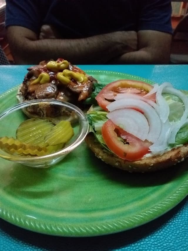 Photo of the dish “Hamburguesa Hawaiiana”