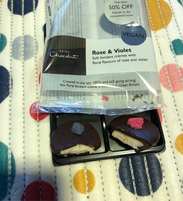 review photo of hotel chocolat Rose And Violet Creme shared by @glutenfreenic on 18 Jun 2020 - review
