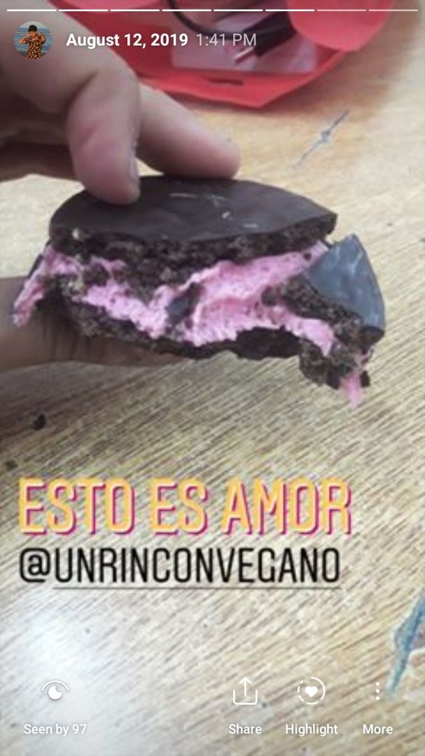 photo of Un Rincón Vegano Alfajor de Frutos del Bosque shared by @bloomofethics on  29 Jan 2020 - review