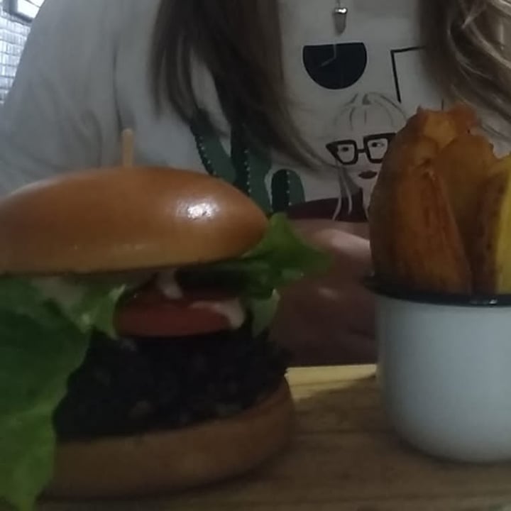 review photo of Las Chicas Vegan Hamburger Joana D'arc shared by @malau1372 on 21 Jul 2021 - review