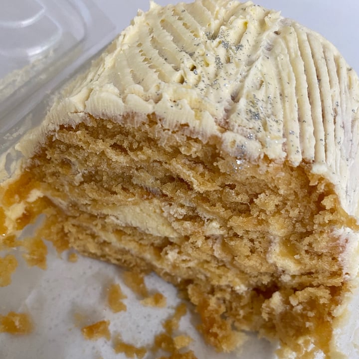 review photo of The Vegan Chef Vanilla Swiss Roll shared by @laurennamer on 19 Nov 2021 - review