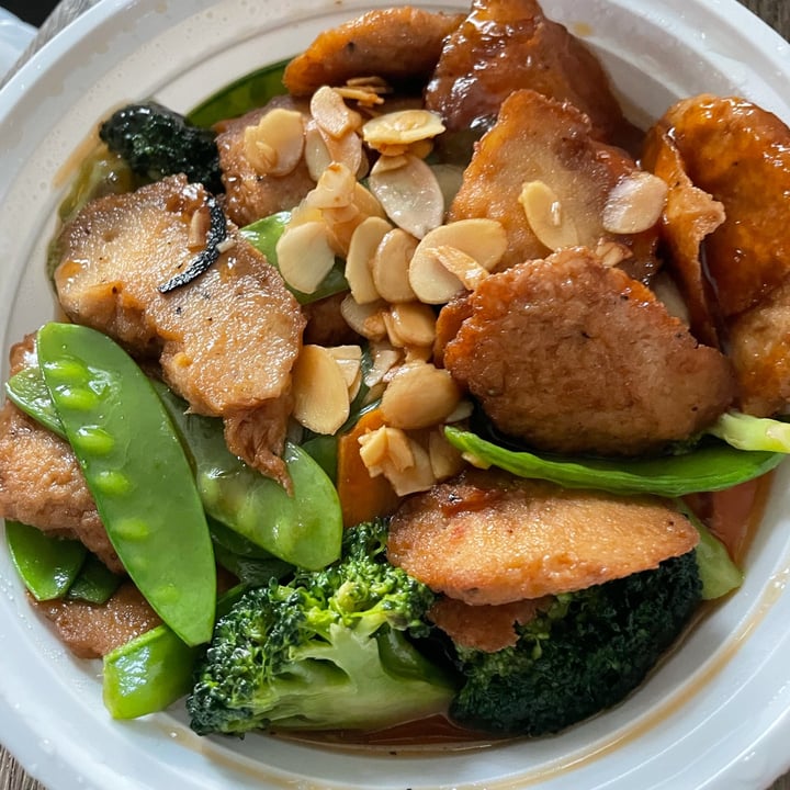photo of Veggie Heaven Almond Chicken shared by @clarendiee on  01 May 2022 - review