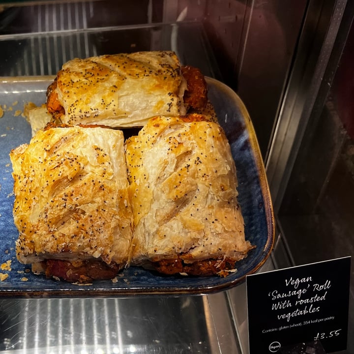 photo of Caffè Nero Vegan Sausage Roll shared by @vegmart404 on  26 Apr 2022 - review