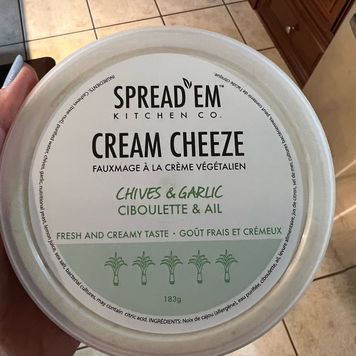 review photo of Spread'Em Kitchen Chives & Garlic Cashew Cream Cheeze shared by @caariinaa on 21 Apr 2022 - review