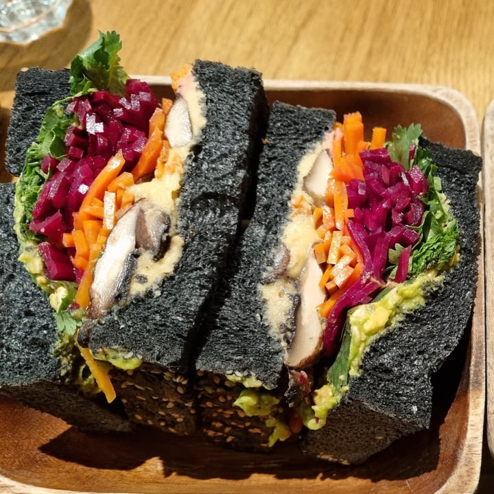photo of Tiong Bahru Bakery Portobello, Avocado & Hummus Black Sandwich shared by @plantbasedlifestyle on  11 Sep 2021 - review