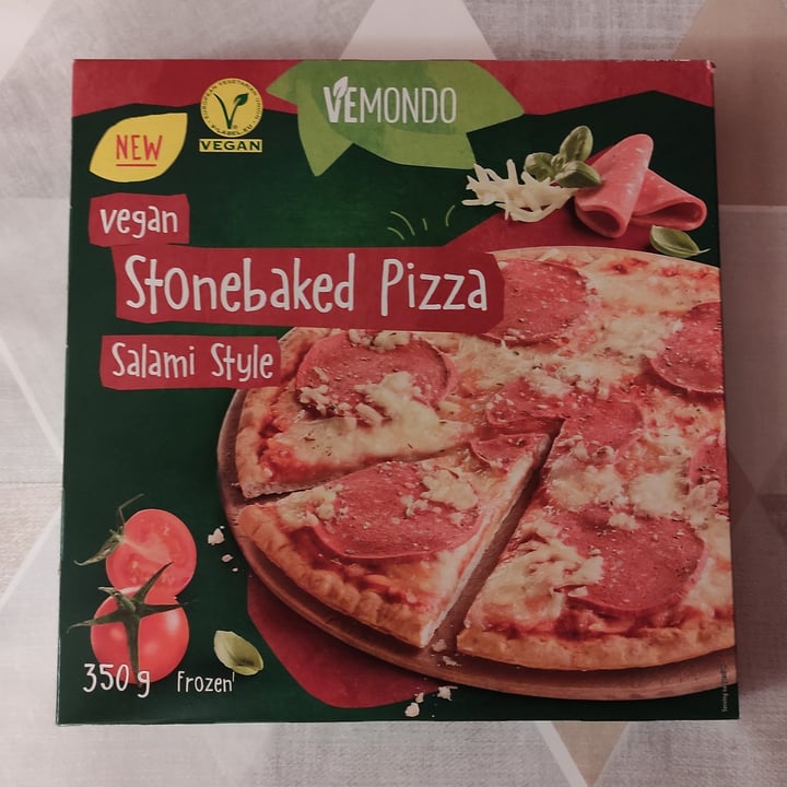 photo of Vemondo Vegan Stonebaked Pizza Salami Style shared by @elenavarrop on  04 Feb 2022 - review