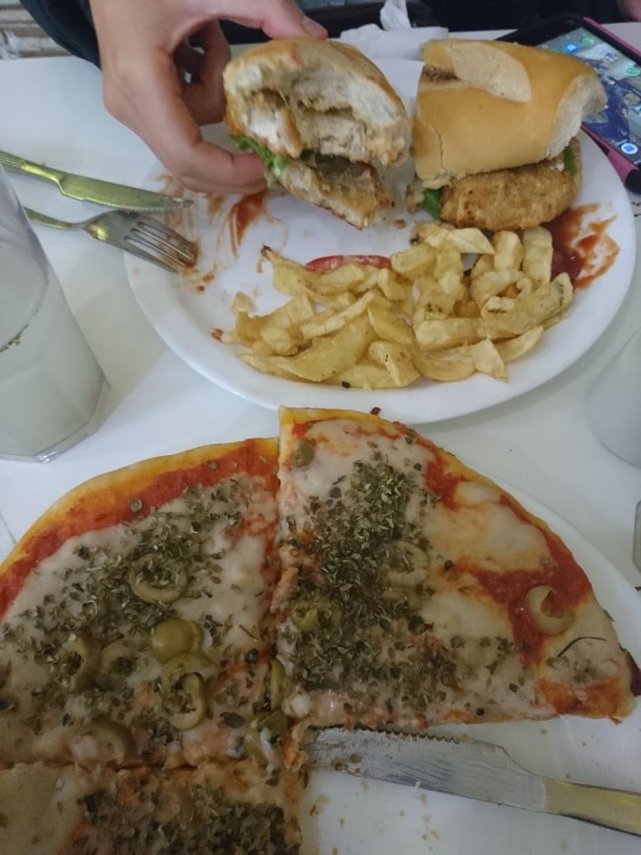 photo of Loving Hut Microcentro Pizza Muzzarella shared by @nazikol29 on  06 Aug 2019 - review