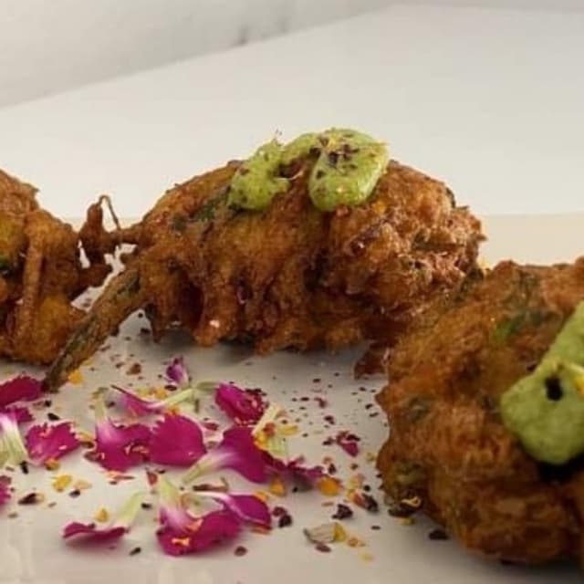 Foto do prato “Pakora De Verduras con Chutney Verde”