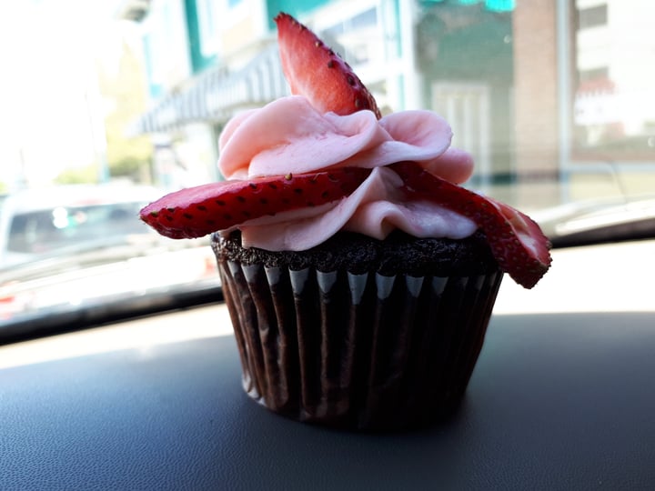 review photo of A Wee Cupcakery Vegan and gluten free Chocolate cupcake shared by @sha on 11 Apr 2018 - review