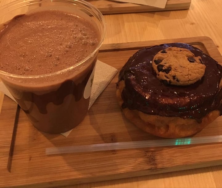 photo of Vegan Queen Donut de Cookie shared by @yolivegan on  26 Jul 2019 - review