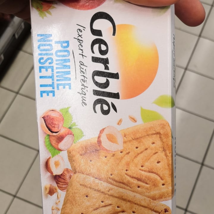 photo of Gerblé Biscuits pomme noisettes shared by @gaiezzzza on  09 Apr 2022 - review
