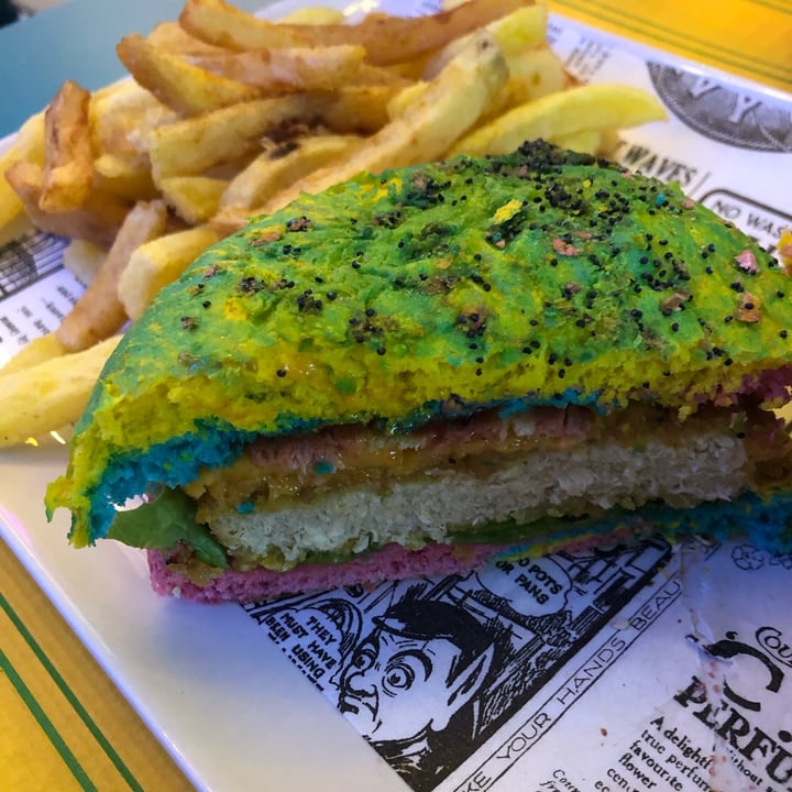 photo of Freedom Cakes Hamburguesa Chicken shared by @veganningbetter on  11 May 2022 - review