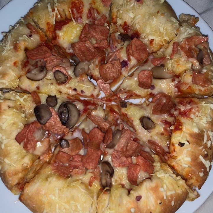 photo of Chicago Town Smokey Bac’n & Mushroom Pizza shared by @rebeccahart2000 on  02 Jul 2021 - review