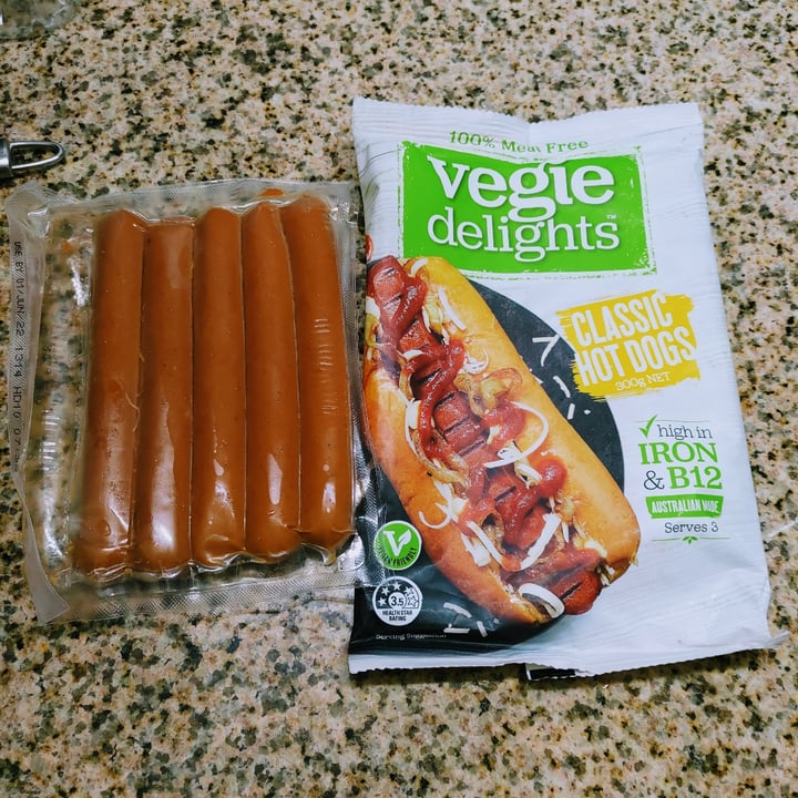 photo of Vegie Delights Classic Hot Dogs shared by @stevenneoh on  20 Mar 2022 - review