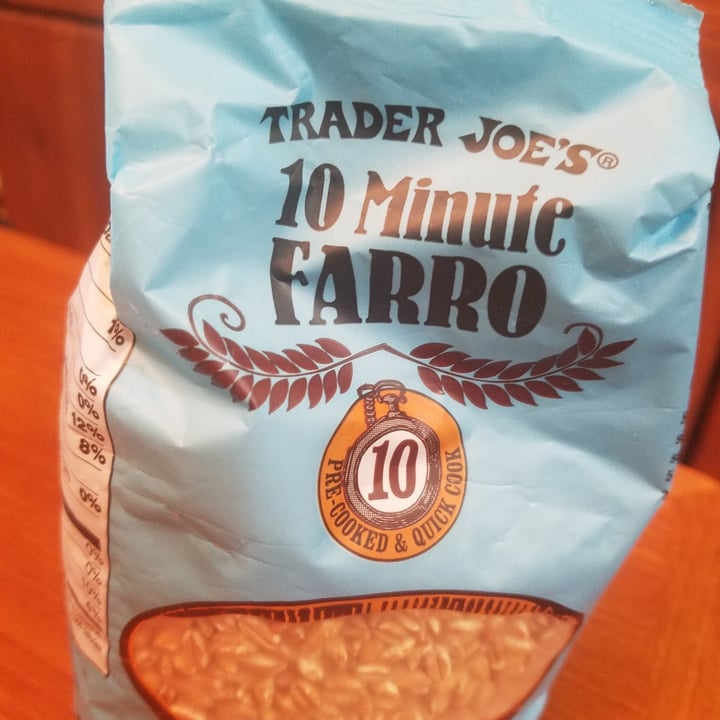 photo of Trader Joe's Farro shared by @veganbylucianabene on  17 Apr 2022 - review